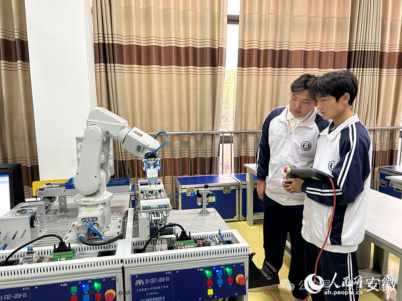 技工強省這幾年｜齊雷：搭平臺拓渠道 培養(yǎng)更多“大國工匠”